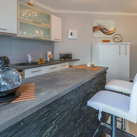 Apartment Vanesa 3 *